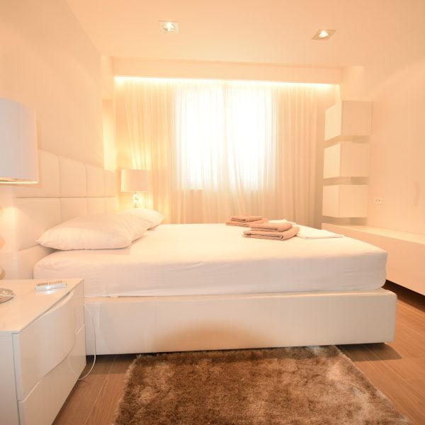 Deluxe Penthouse Apartment with Terrace and Sea View